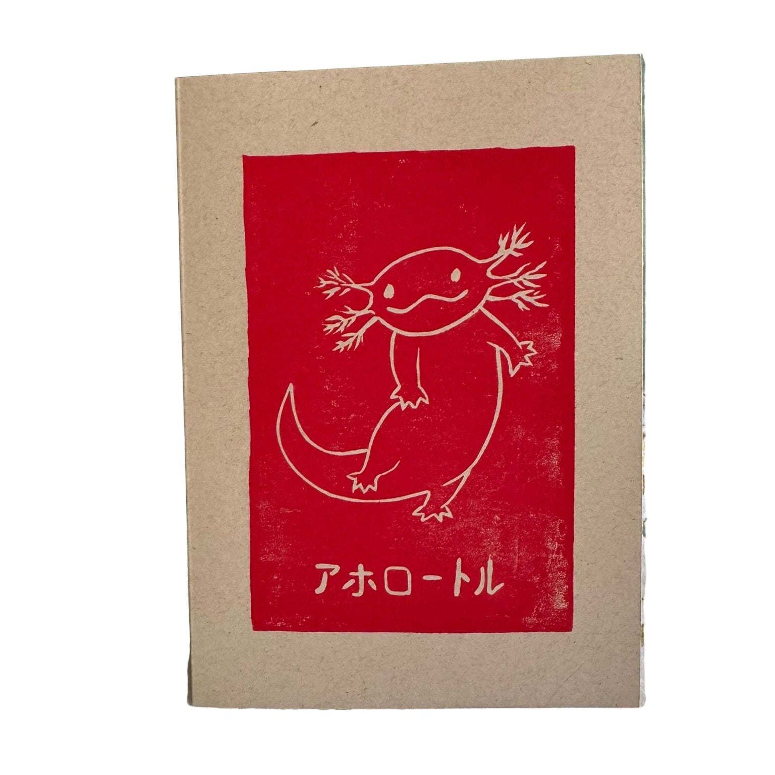 Handgemachte Linoldruckkarte mit rotem Axolotl-Motiv und japanischer Schrift („アホロートル“) auf naturfarbenem Papier. Verspieltes, minimalistisches Design, handgedruckt im Linolschnittverfahren. Ideal als humorvolle Grusskarte oder Geschenkidee für Tierliebhaber.